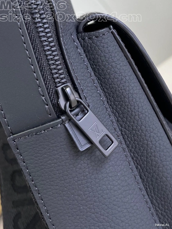 Pilot VUITTON LOUIS Slingbag 0324